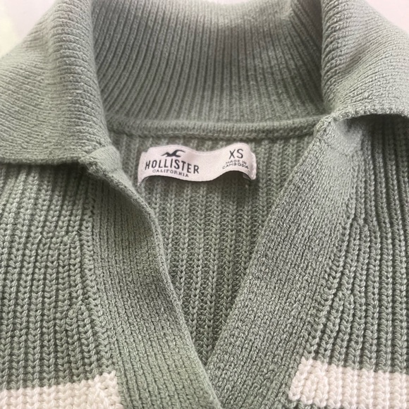 Hollister V-neck sweater with collar, Size XS - Picture 2 of 5